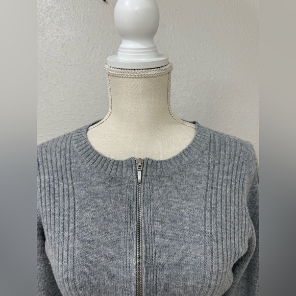 Victoria’s Secret Crewneck Peplum Cardigan Sweater Size S - Picture 7 of 12